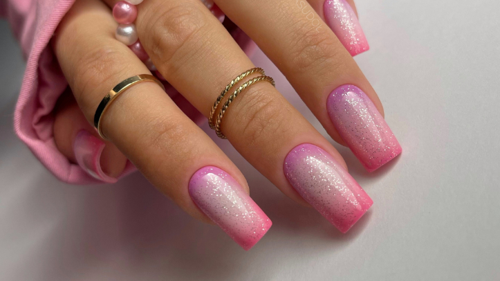 Matte vs Glossy: Which nail finish is right for you?