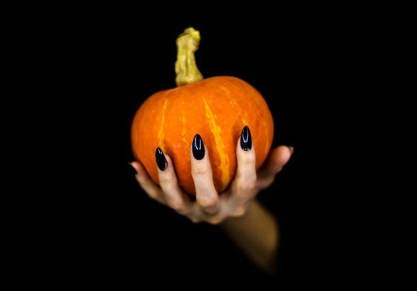 Get spooktacular nails this October | Semilac Shop